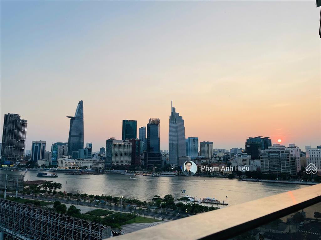 Đây là căn 2pn view q1 trục đẹp  ban công lớn gần sông, trục 08 phát tài cực tốt