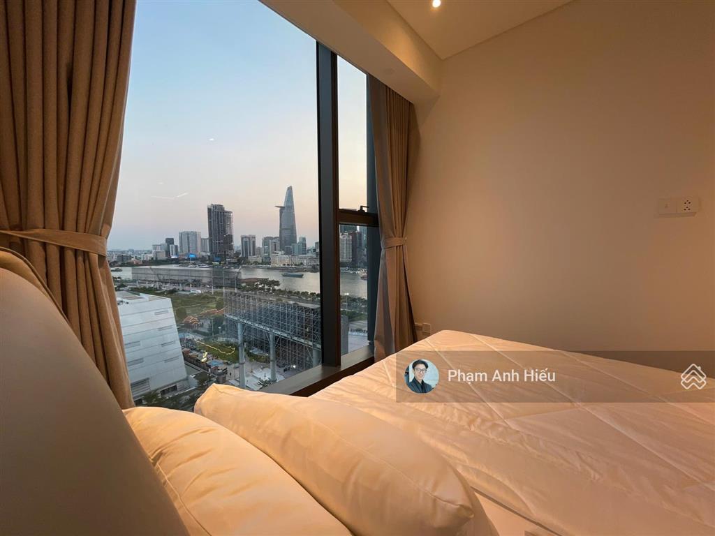 Đây là căn 2pn view q1 trục đẹp  ban công lớn gần sông, trục 08 phát tài cực tốt