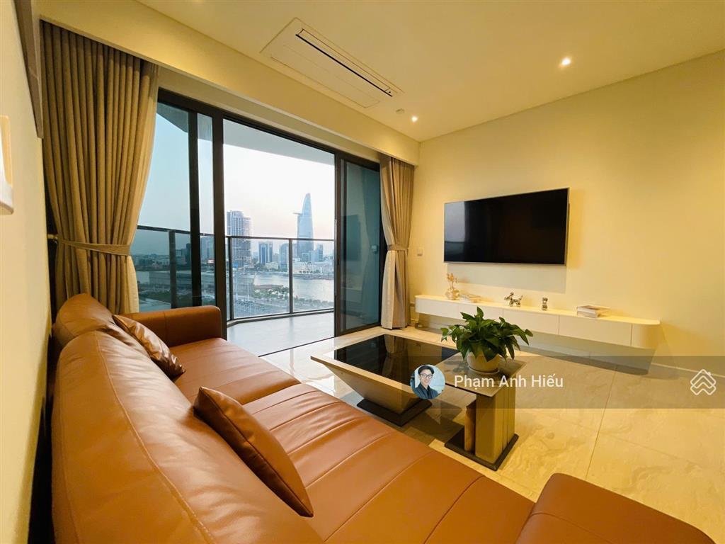 Đây là căn 2pn view q1 trục đẹp  ban công lớn gần sông, trục 08 phát tài cực tốt