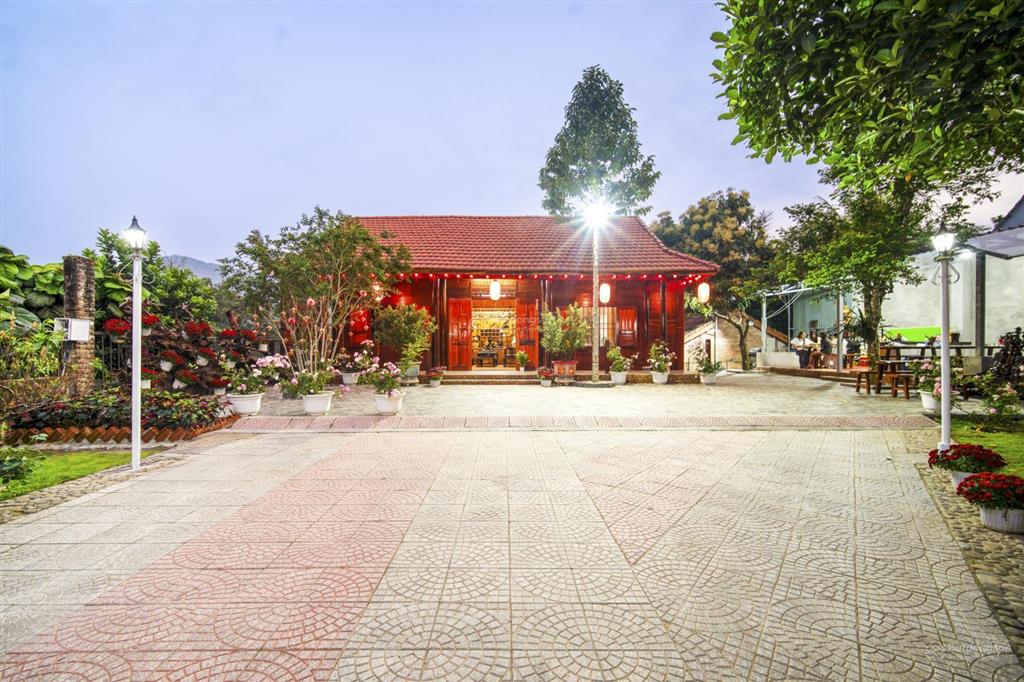 Bán villa nghỉ dưỡng 4000m2 có 15 phòng lưu trú gần bà nà hills  doanh thu 200tr/tháng]