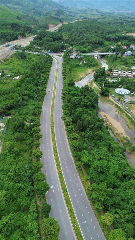 Bán 1,7 ha sổ đỏ đất trồng cây lâu năm đường bê tông 5m ô tô vào tận nơi chỉ 5,9 tỷ ngay tp đà nẵng