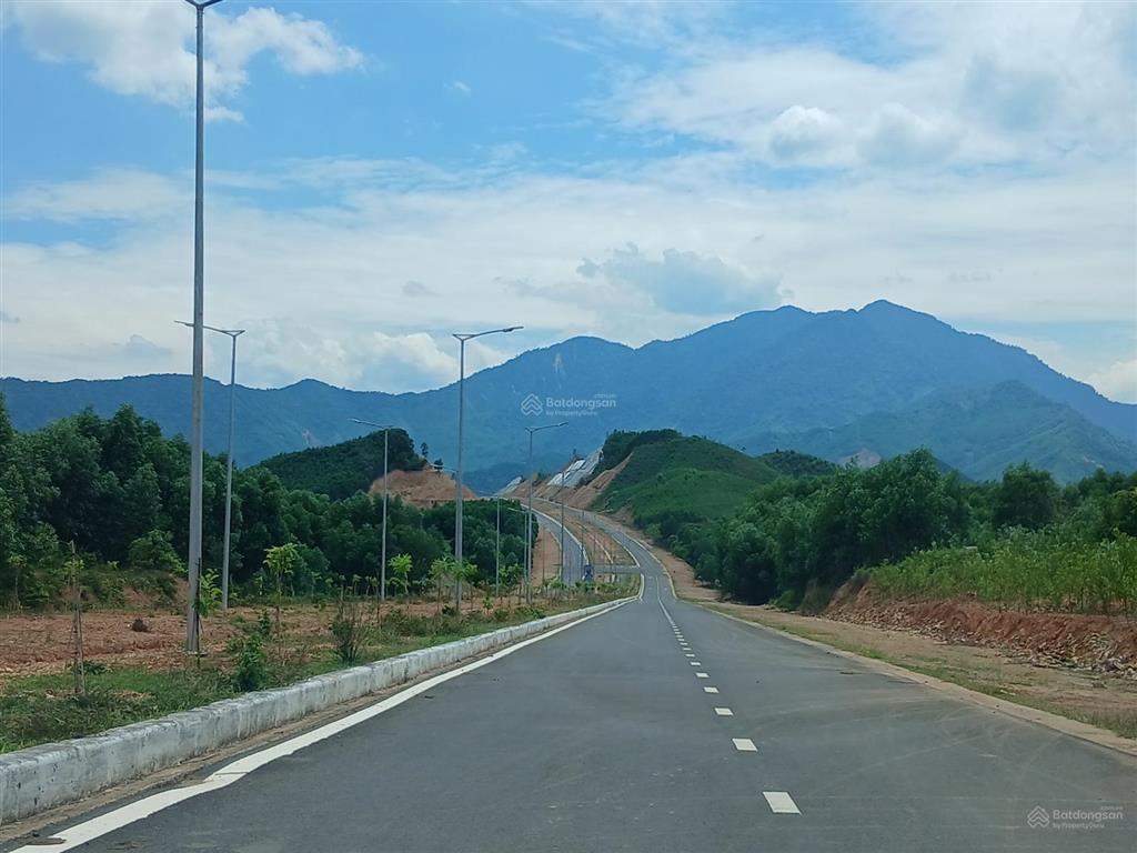 Cần bán lô đất 3000m2 gần đường lớn gần chợ trường học, thuận tiện duy chuyển làm vườn đẹp