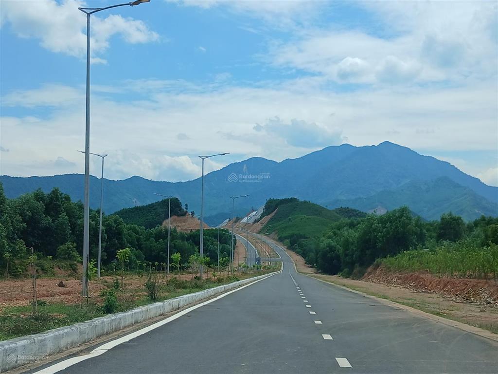 Cần bán lô đất 3000m2 gần đường lớn gần chợ trường học, thuận tiện duy chuyển làm vườn đẹp