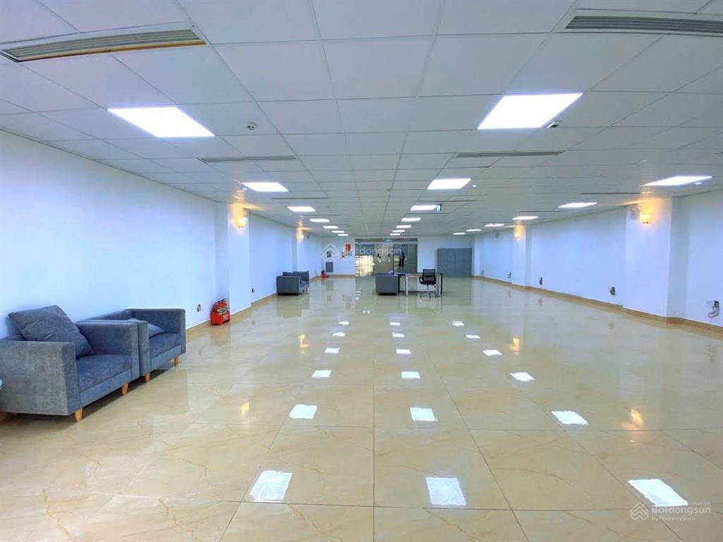 Bán tòa văn phòng mặt phố hoàng quốc việt  261m  9 tầng  2 thang máy  mt 10m