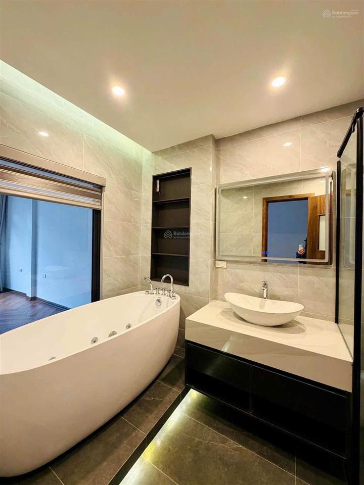 Bán nhà 6 tầng thang máy vỉa hè kinh doanh giá nhỉnh 20 tỷ