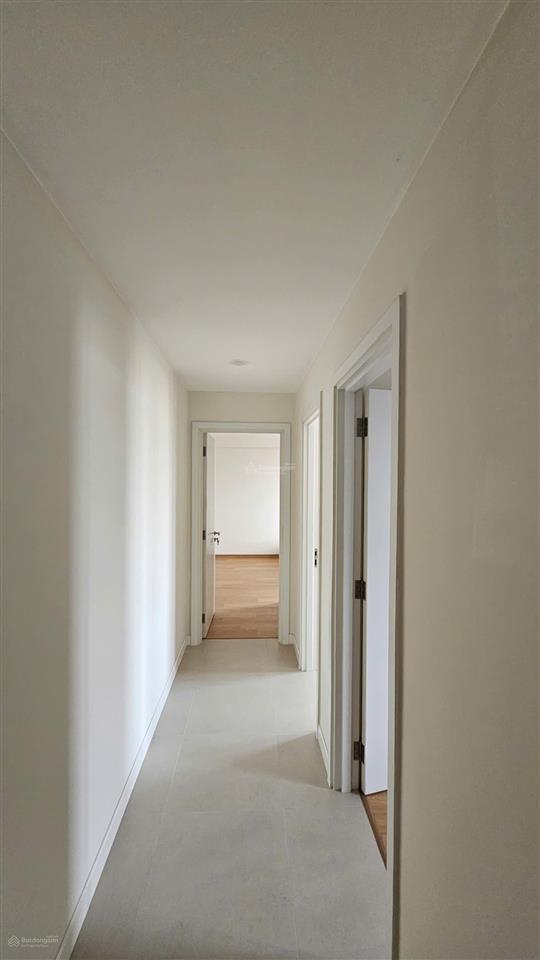 Cần bán gấp căn hộ tại chung cư tại kosmo tây hồ 102m2 3 phòng ngủ 12.9 tỷ.  0867 672 ***