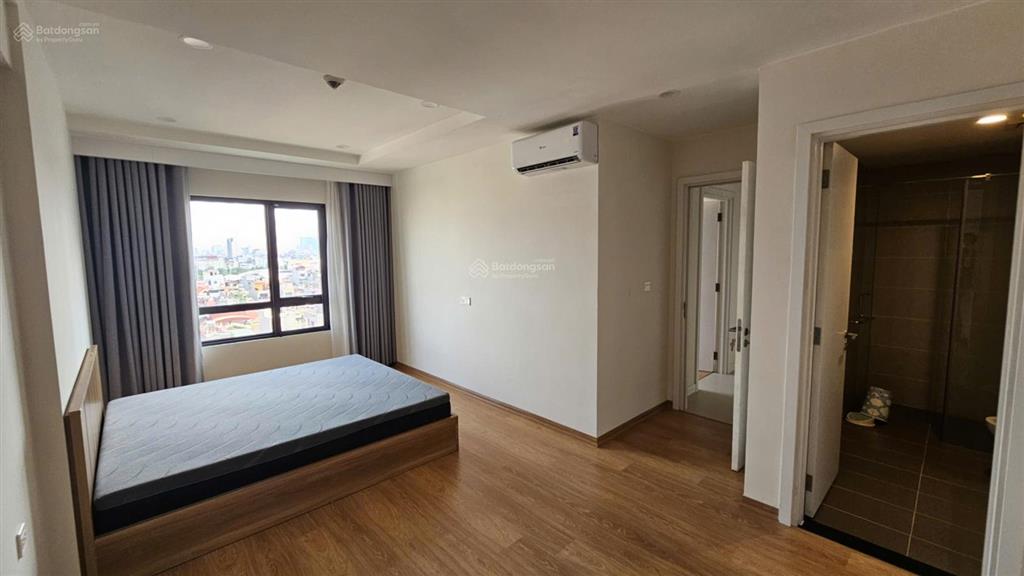 Cần bán gấp căn hộ tại chung cư tại kosmo tây hồ 102m2 3 phòng ngủ 12.9 tỷ.  0867 672 ***
