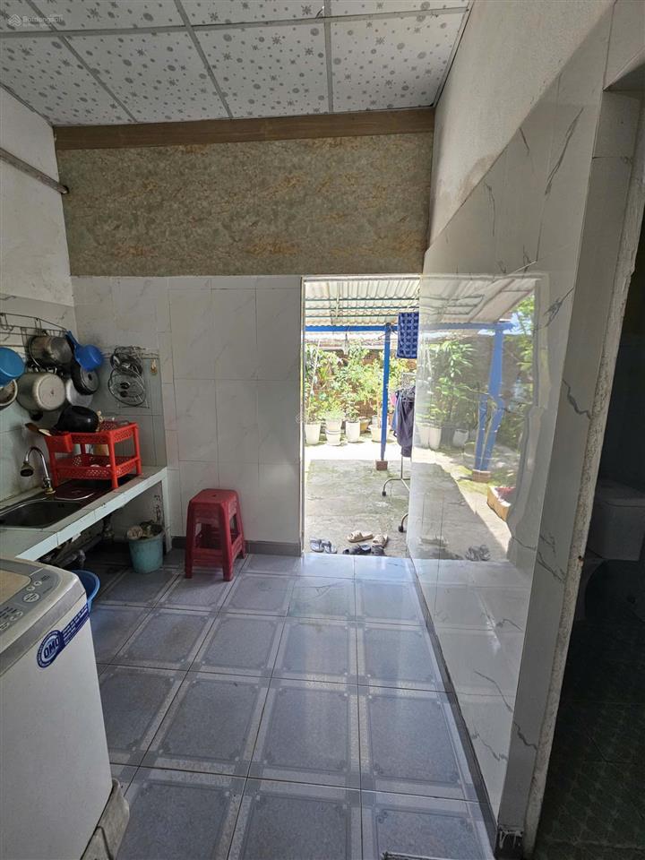 Nhà chưa qua đầu tư, cần bán nhà diện tích 94m² (có thêm 10m² ngoài sổ sử dụng thoải mái)