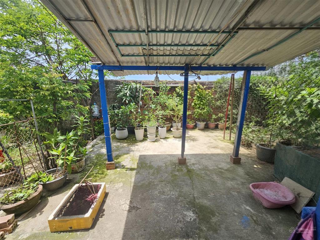 Nhà chưa qua đầu tư, cần bán nhà diện tích 94m² (có thêm 10m² ngoài sổ sử dụng thoải mái)