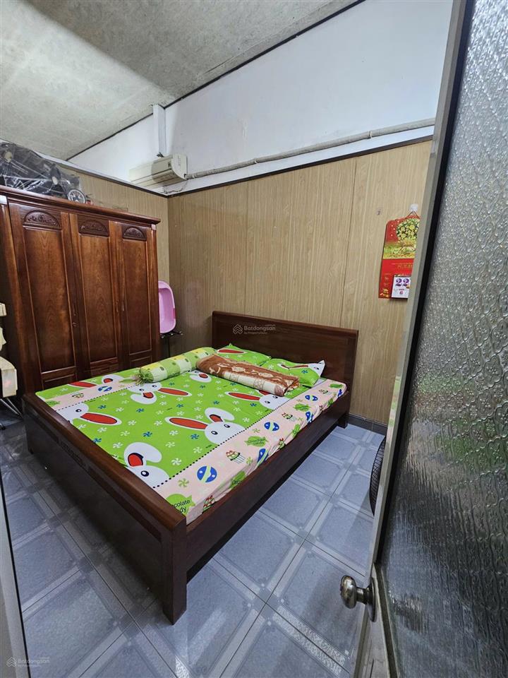 Nhà chưa qua đầu tư, cần bán nhà diện tích 94m² (có thêm 10m² ngoài sổ sử dụng thoải mái)