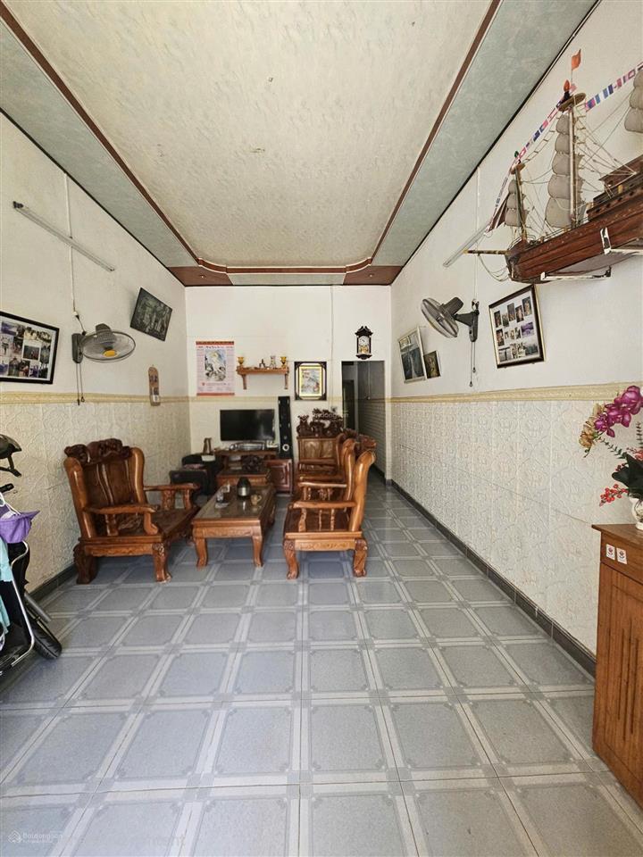 Nhà chưa qua đầu tư, cần bán nhà diện tích 94m² (có thêm 10m² ngoài sổ sử dụng thoải mái)