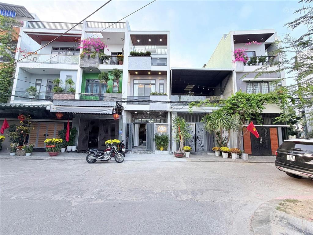 Nợ quá cần bán gấp nhà 3 tầng đẹp  full nội thất  đường đặng huy tá, ngay biển nguyễn tất thành