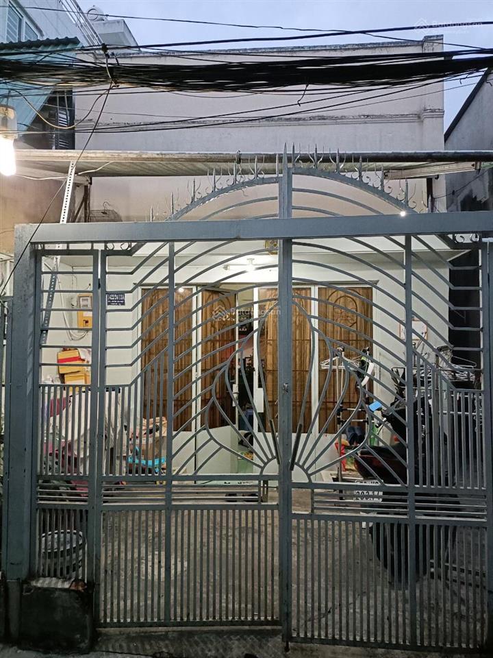 Chính chủ cần bán nhà hẻm 1422 huỳnh tấn phát, q7. dt 85,35m2, giá 5 tỷ.  0918 697 *** thuỵ