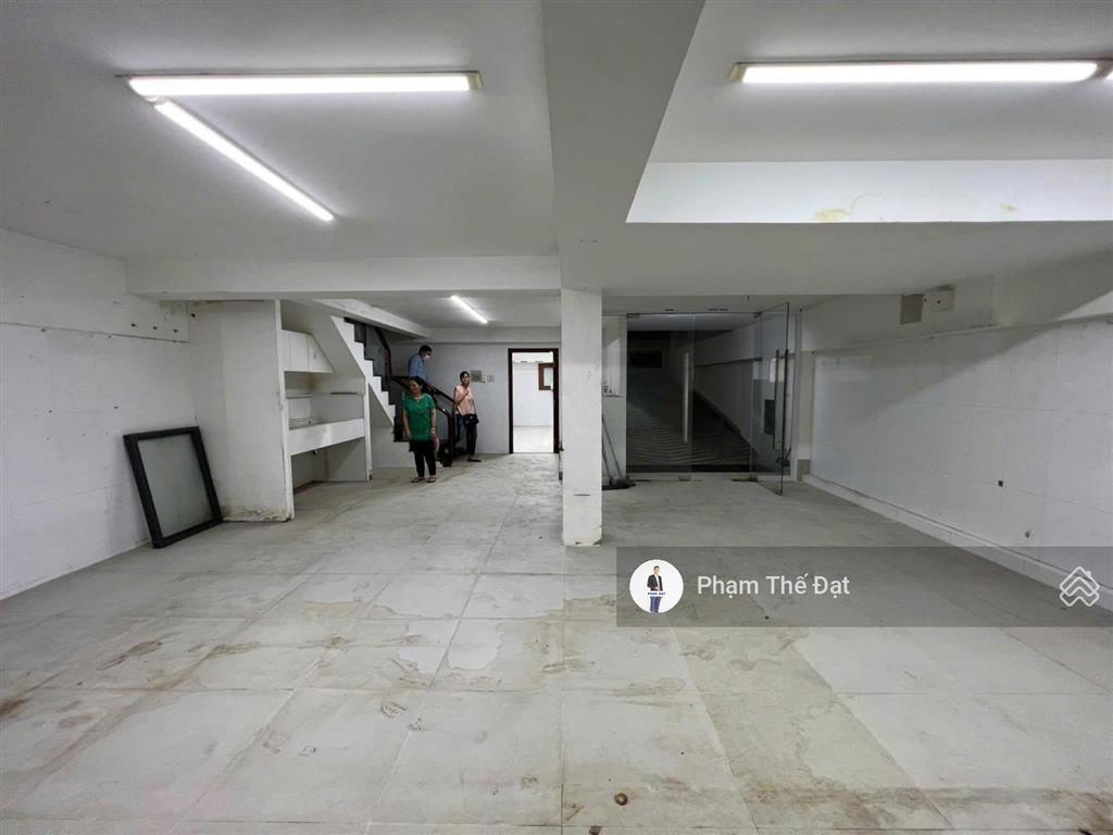 Nhà nguyên căn đường song hành 7x15. hầm+ trệt+ 2 lầu nội thất cơ bản. giá 100 triệu thương lượng.