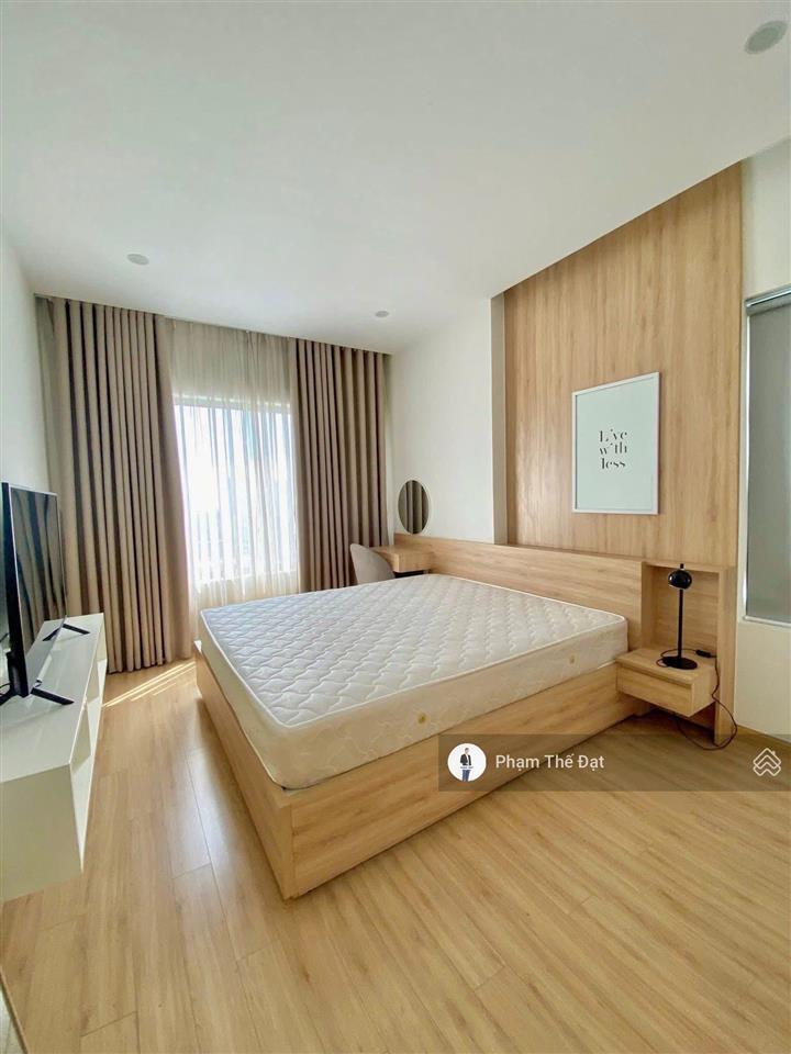 1pn giá 5,6 tỷ view sông tầng cao thương lượng trực tiếp chủ nhà.  em đạt hỗ trợ coi nhà thực tế.