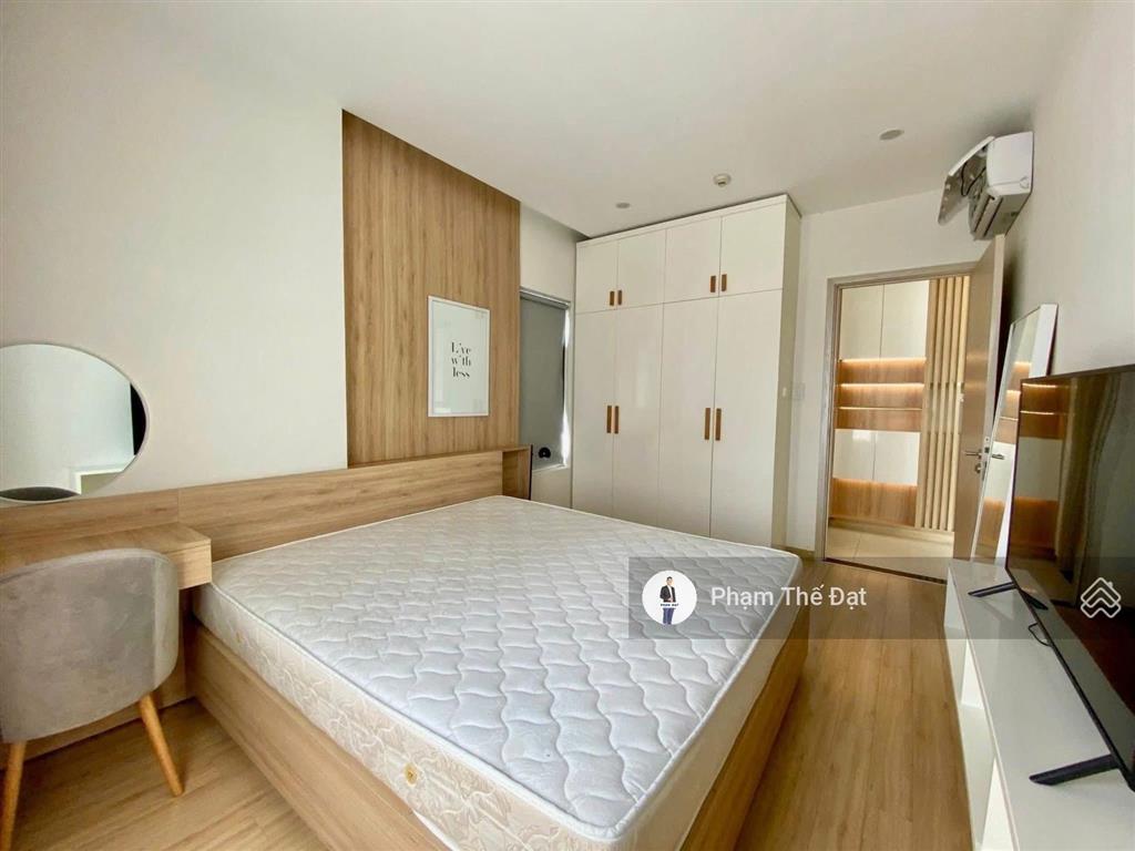 1pn giá 5,6 tỷ view sông tầng cao thương lượng trực tiếp chủ nhà.  em đạt hỗ trợ coi nhà thực tế.