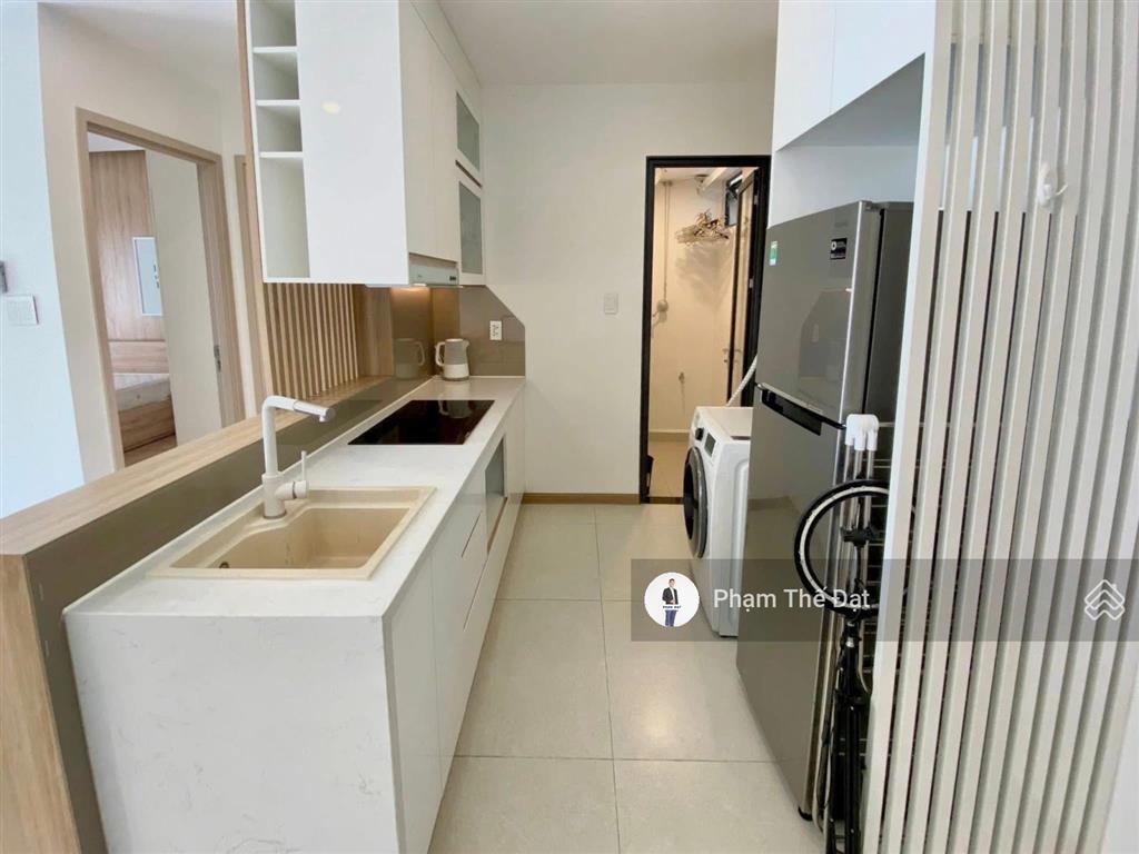 1pn giá 5,6 tỷ view sông tầng cao thương lượng trực tiếp chủ nhà.  em đạt hỗ trợ coi nhà thực tế.