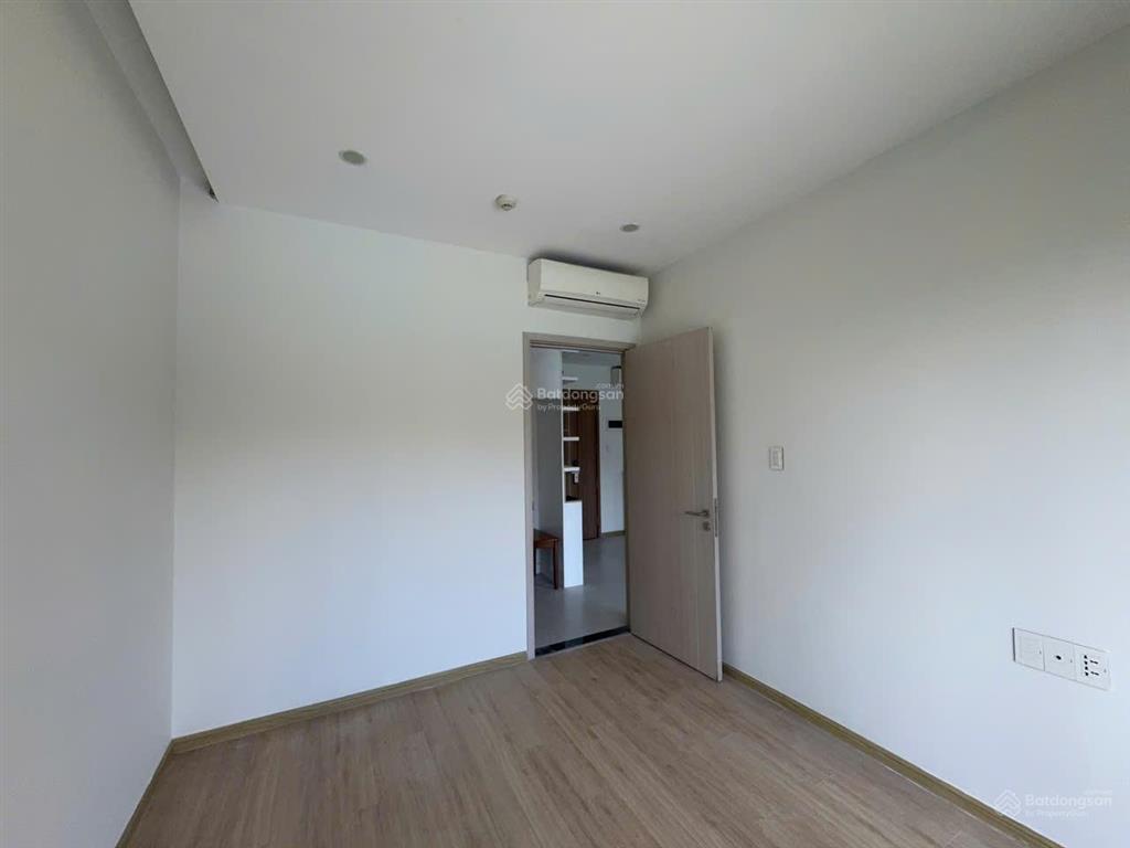 61m2 ntcb nhà mới, tầng trung giá 6,39 tỷ cần bán nhanh. call em đạt hẹn lịch coi thực tế căn hộ.