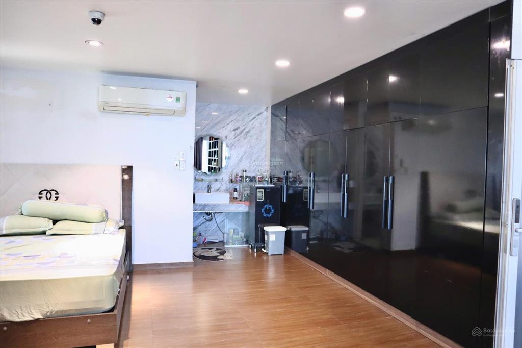 Bán gấp penthouse tản đà court, 30 tỷ, 220 m2, 4pn, 3wc, quận 5, tp.hcm