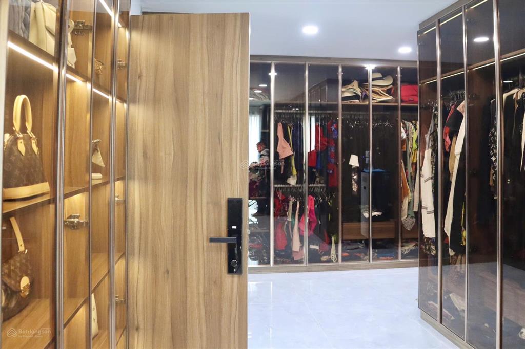 Bán penthouse 4pn, 3wc tại tản đà court quận 5, 33 tỷ, 230m2