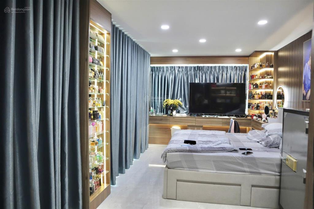 Bán penthouse 4pn, 3wc tại tản đà court quận 5, 33 tỷ, 230m2