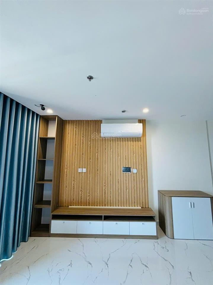 Bán căn góc 2pn+1 thiết kế được 3pn tặng full nội thất có sẵn hđ thuê 12 triệu view sông chỉ 4,3 tỷ