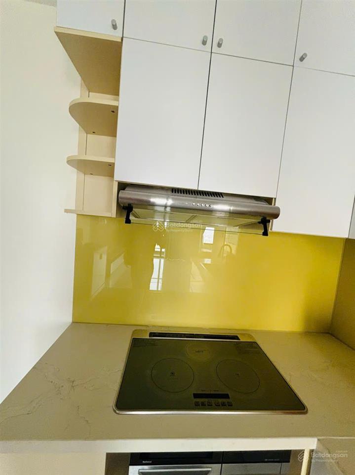 Bán căn góc 2pn+1 thiết kế được 3pn tặng full nội thất có sẵn hđ thuê 12 triệu view sông chỉ 4,3 tỷ
