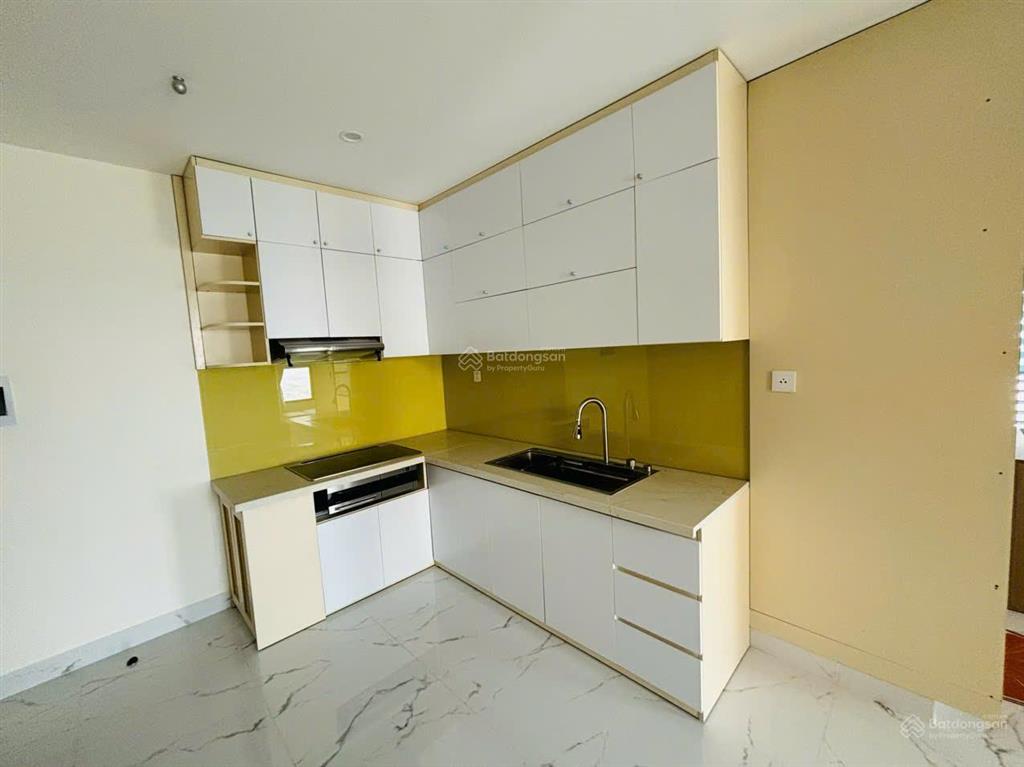 Bán căn góc 2pn+1 thiết kế được 3pn tặng full nội thất có sẵn hđ thuê 12 triệu view sông chỉ 4,3 tỷ