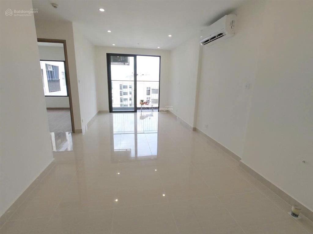 Bán căn 2pn 1wc tầng cao view hồ bơi cực thoáng, sẵn hợp đồng thuê giá chỉ 2,950 tỷ đã có sổ hồng