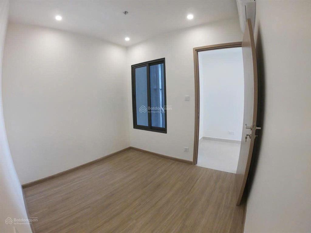Bán căn 2pn 1wc tầng cao view hồ bơi cực thoáng, sẵn hợp đồng thuê giá chỉ 2,950 tỷ đã có sổ hồng