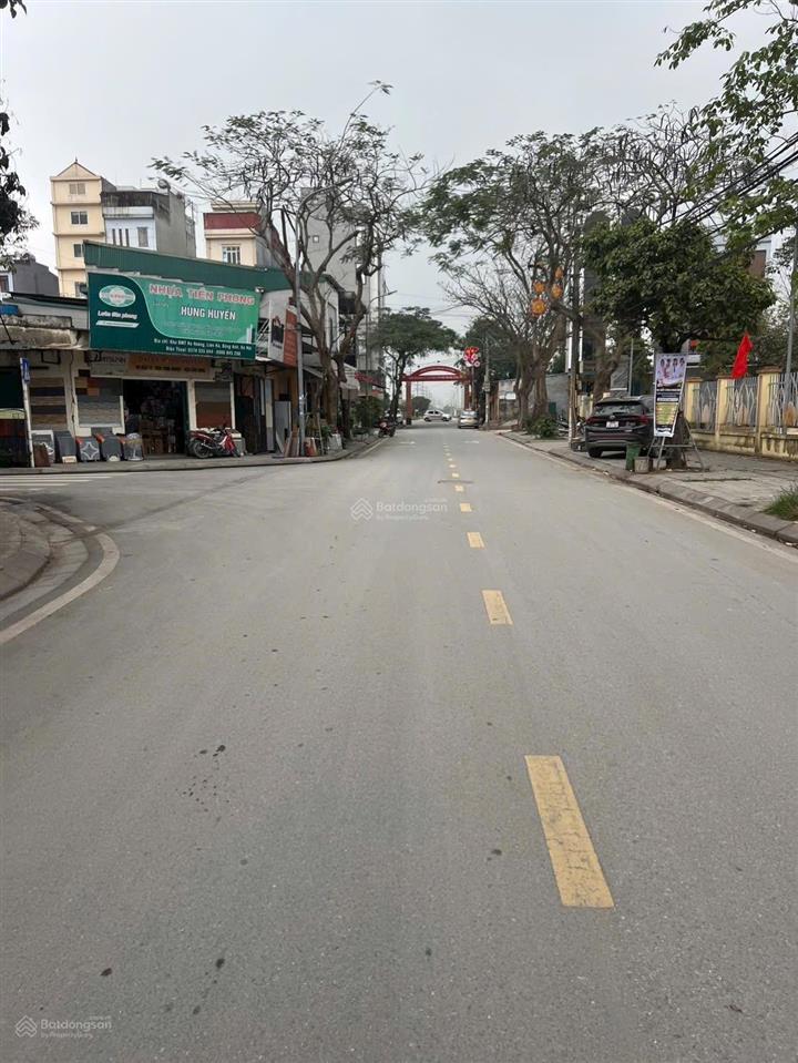 Cho thuê nhà nguyên căn 5 tầng  có thang máy  kinh doanh đỉnh  tại thư lâm  đường 25m
