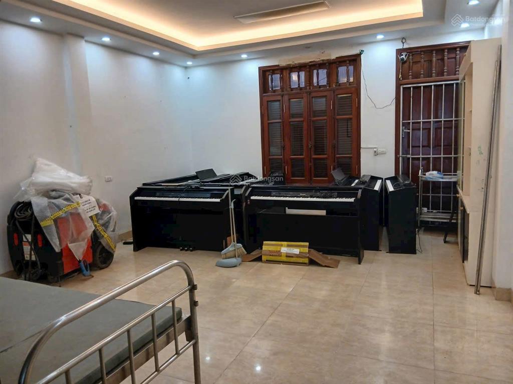 Cho thuê nhà nguyên căn 5 tầng  có thang máy  kinh doanh đỉnh  tại thư lâm  đường 25m