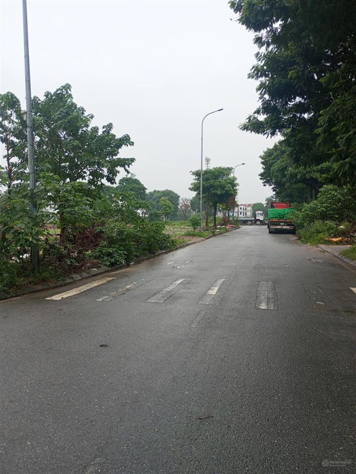 Bán lúa non tđc đông trù  80m2  sát trường ngô quyền  mt 5m đường ô tránh 7m  vỉa hè