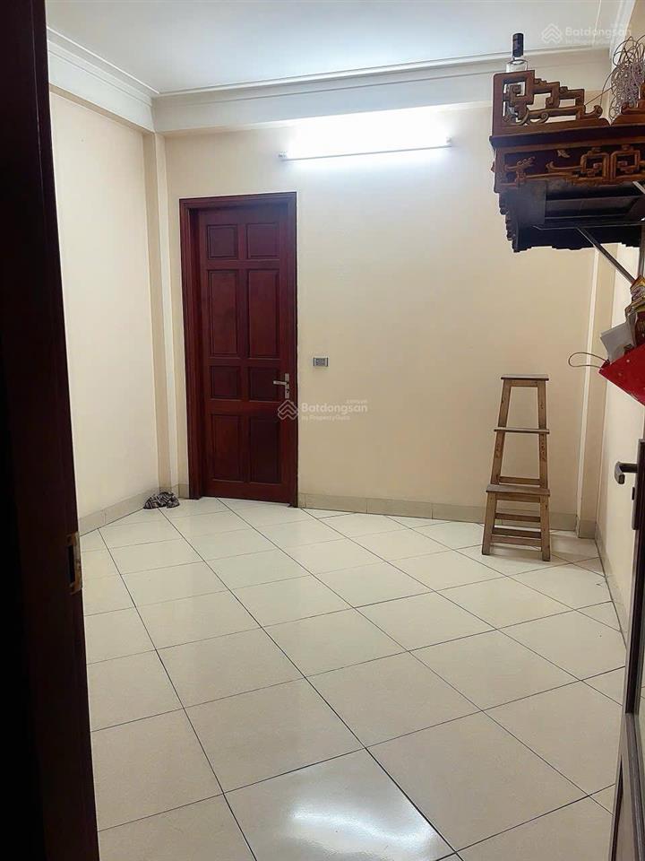 Cho thuê nhà kinh doanh mặt đường vân hà 70m2  nhà 3 tầng  full nội thất giá rẻ như nhà trong ngõ