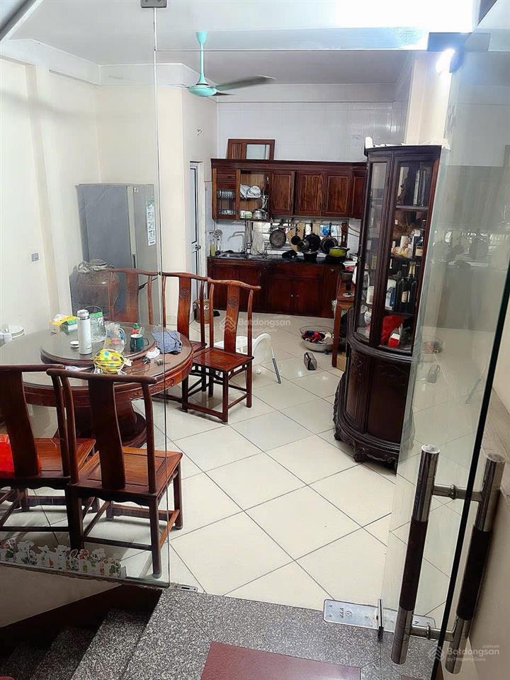 Cho thuê nhà kinh doanh mặt đường vân hà 70m2  nhà 3 tầng  full nội thất giá rẻ như nhà trong ngõ