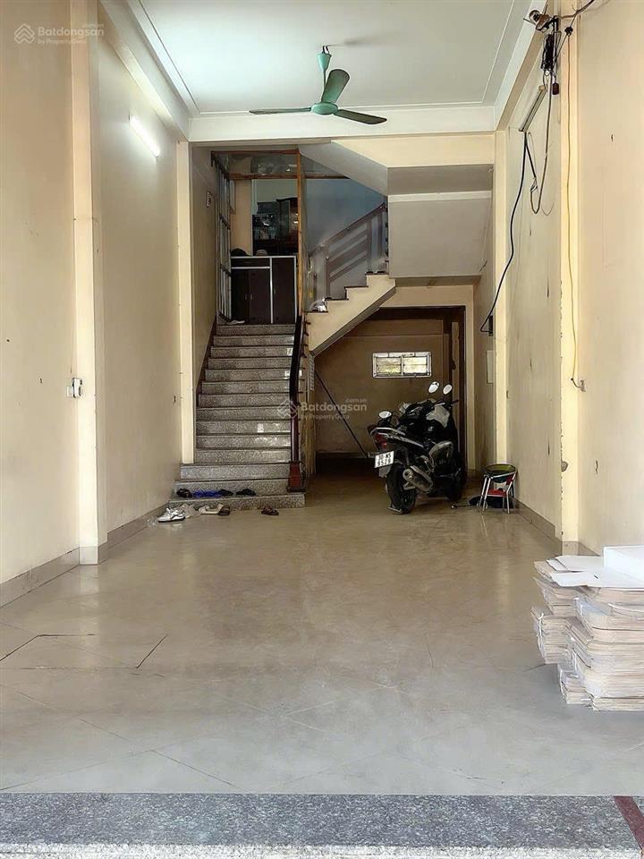 Cho thuê nhà kinh doanh mặt đường vân hà 70m2  nhà 3 tầng  full nội thất giá rẻ như nhà trong ngõ