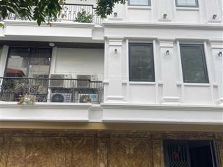 Chính chủ cho thuê văn phòng mới 100% cực đẹp tại khu dân cư 918, long biên chỉ 16 triệu/tháng