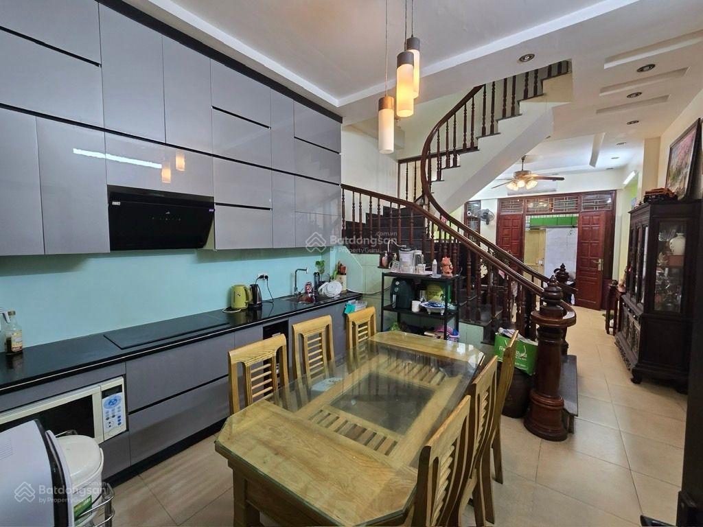 Cần b.á.n nhà gấp tại mỹ đình 32m2, giá chỉ 8.2 t.ỷ.