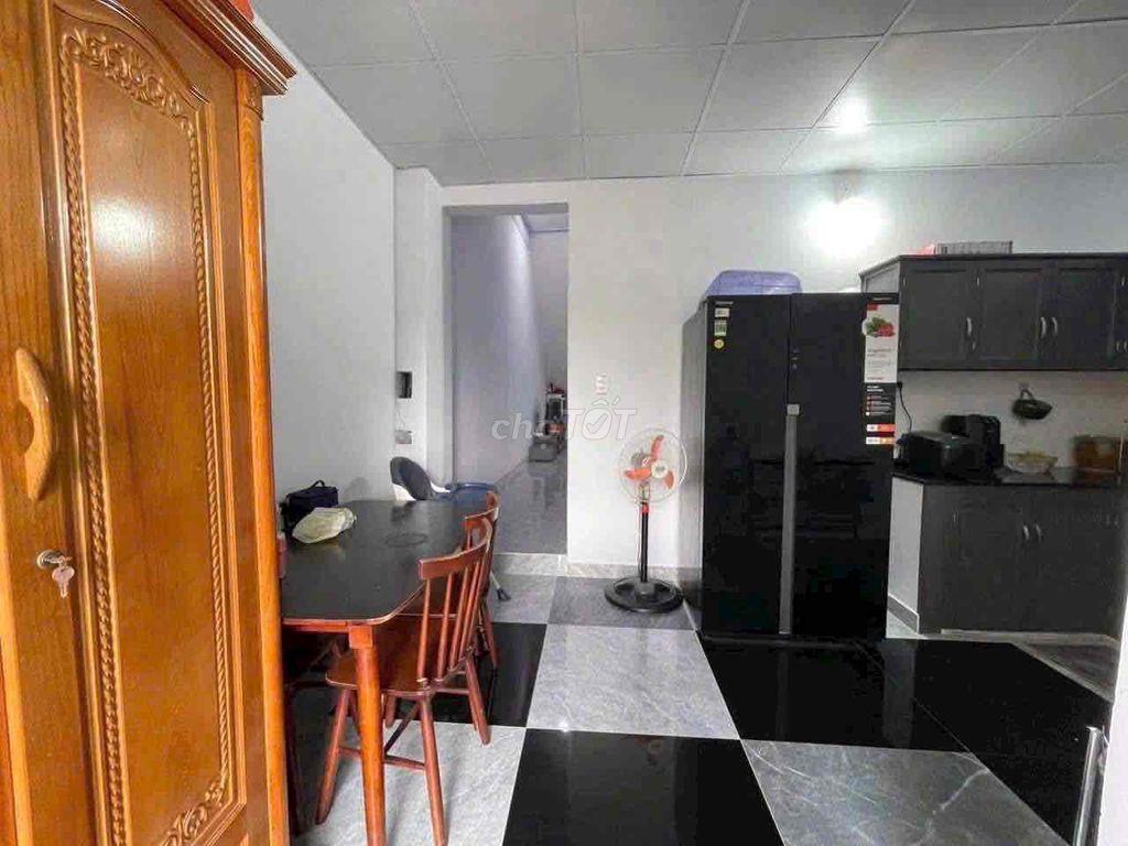 Nhà trệt lầu  3PN mặt tiền nhựa 6.5m thông giá chỉ 2.tỷ 2