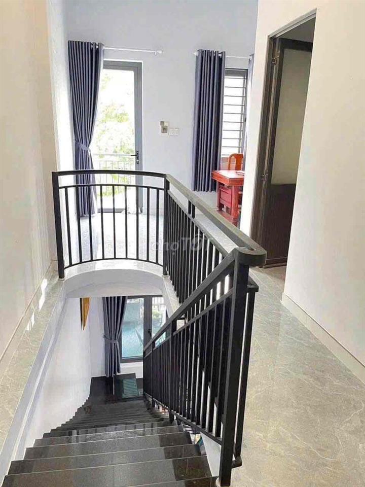 Nhà trệt lầu  3PN mặt tiền nhựa 6.5m thông giá chỉ 2.tỷ 2