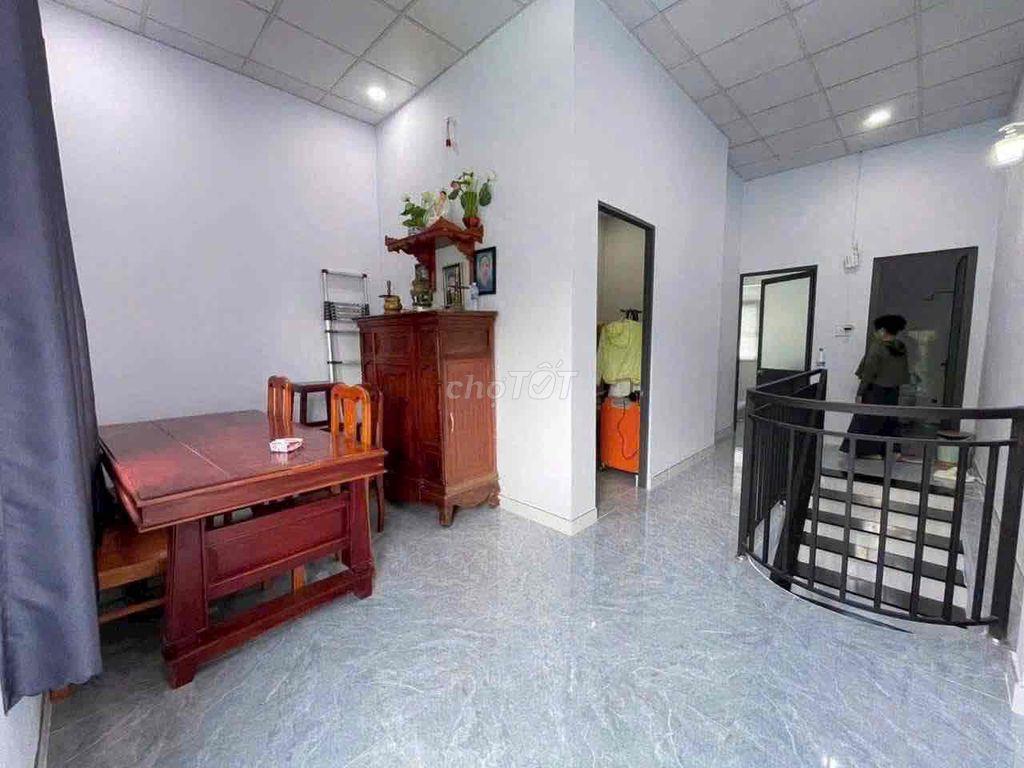 Nhà trệt lầu  3PN mặt tiền nhựa 6.5m thông giá chỉ 2.tỷ 2