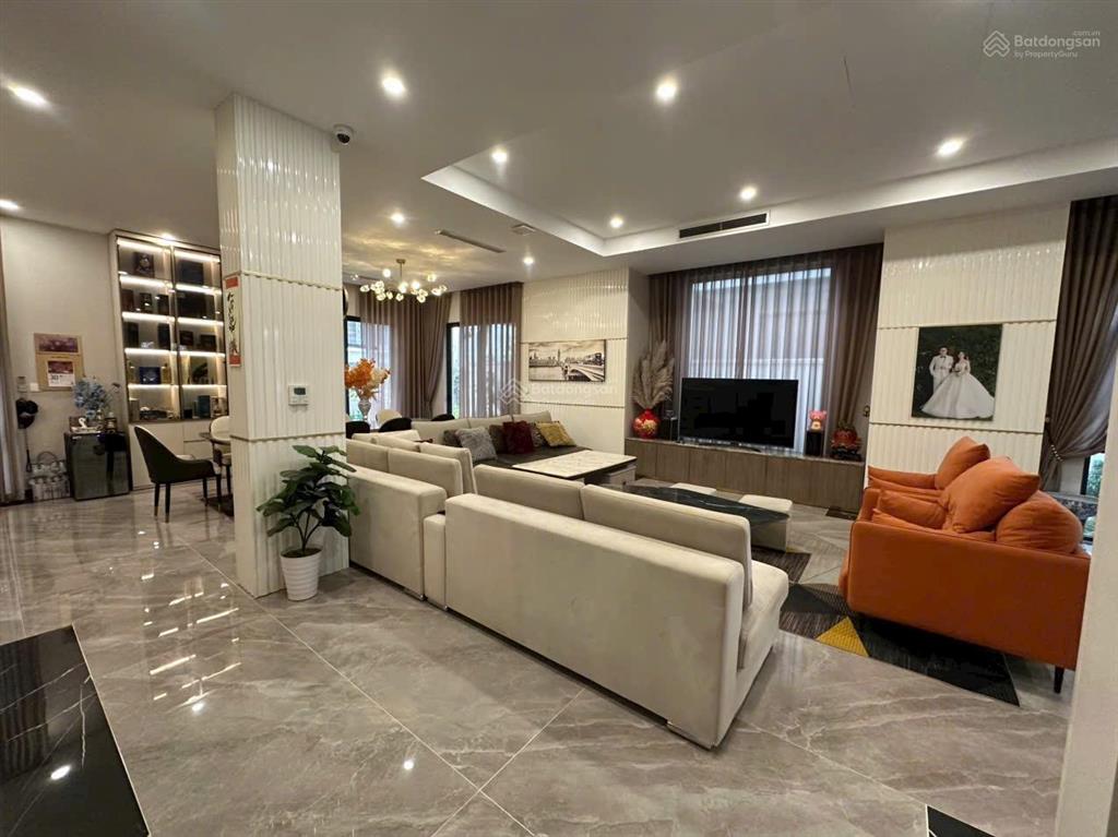 Biệt thự ngọc trai, 226m2, hướng đông tứ trạch, full nội thất sang trọng, 5pn, thang máy