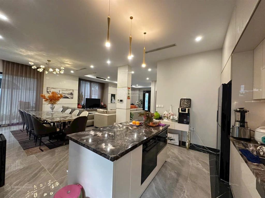 Biệt thự ngọc trai, 226m2, hướng đông tứ trạch, full nội thất sang trọng, 5pn, thang máy