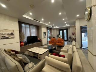 Biệt thự ngọc trai , 226m2 , hướng đtt , full nội thất sang trọng , 5pn , thang máy