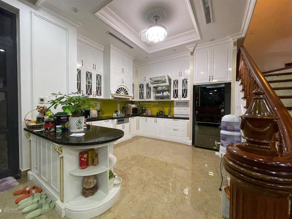 Bán căn venice vị trí đường thông  full nội thất gỗ cao cấp  gần tiện ích (bể bơi, sân thể thao)
