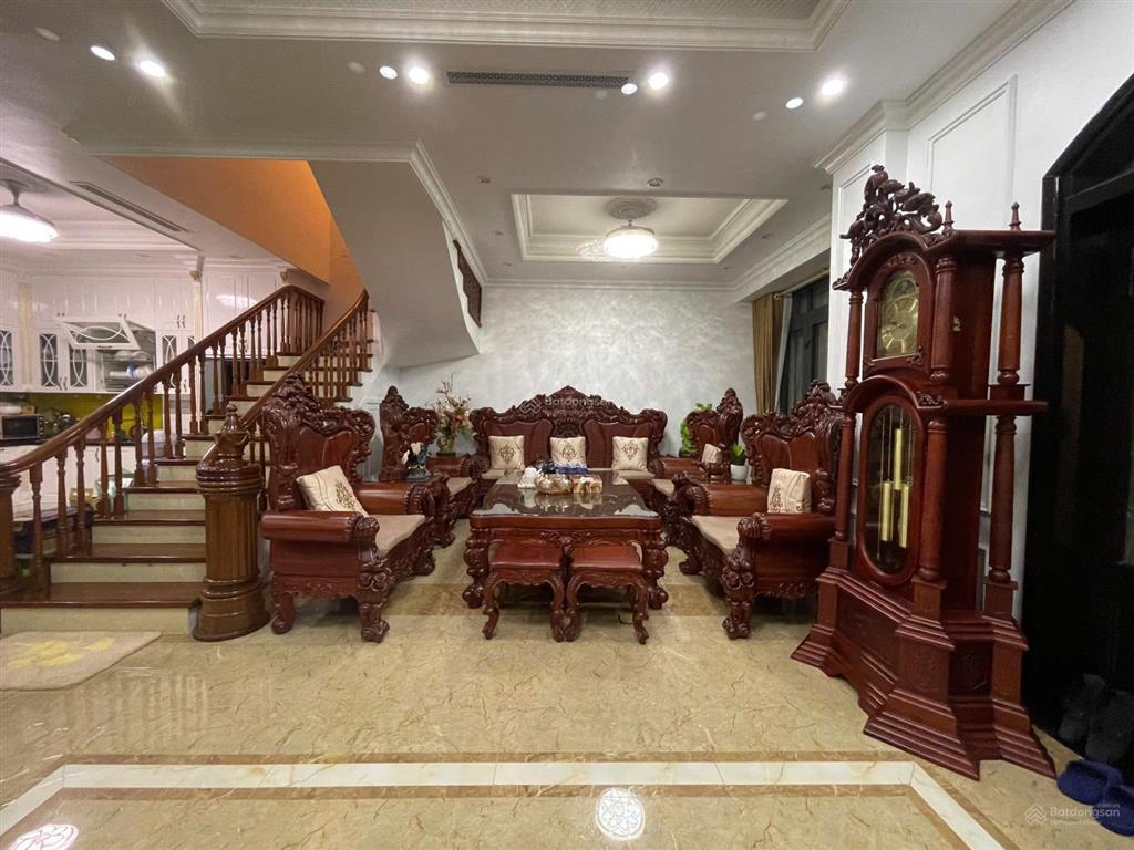 Bán căn venice vị trí đường thông  full nội thất gỗ cao cấp  gần tiện ích (bể bơi, sân thể thao)