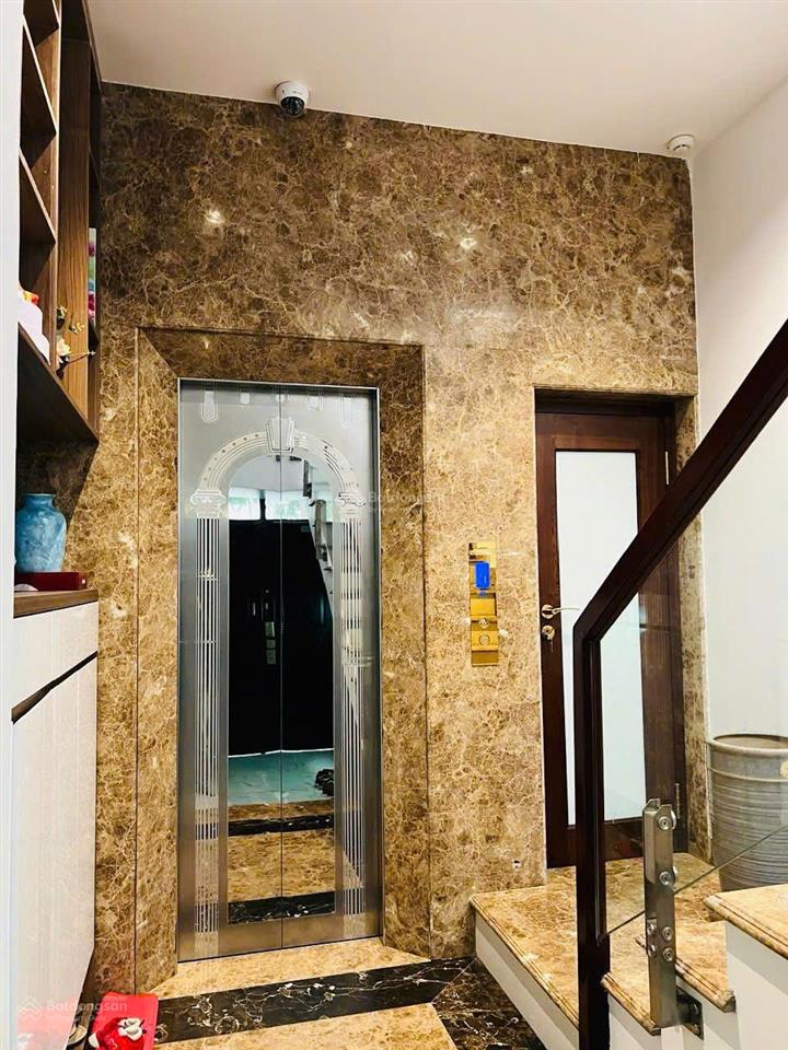 Shop xẻ khe view quảng trường  dt 158m2  hướng nhà mát mẻ  sẵn dòng tiền cho thuê 40tr/tháng