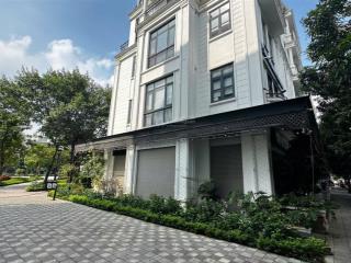 Bán shophouse xẻ khe xây 5 tầng  sau nhà công viên quảng trường  có dòng tiền cho thuê 40tr/tháng