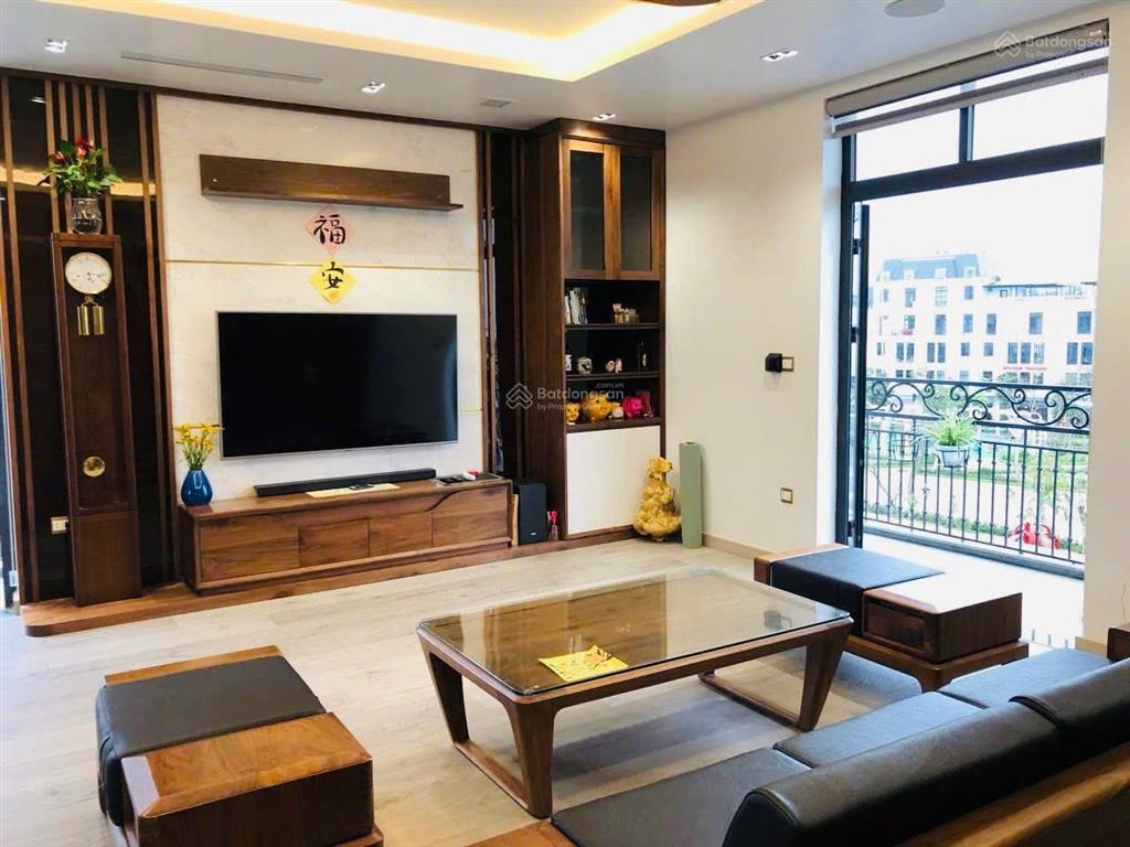 Shop xẻ khe view quảng trường  dt 158m2  hướng nhà mát mẻ  sẵn dòng tiền cho thuê 40tr/tháng