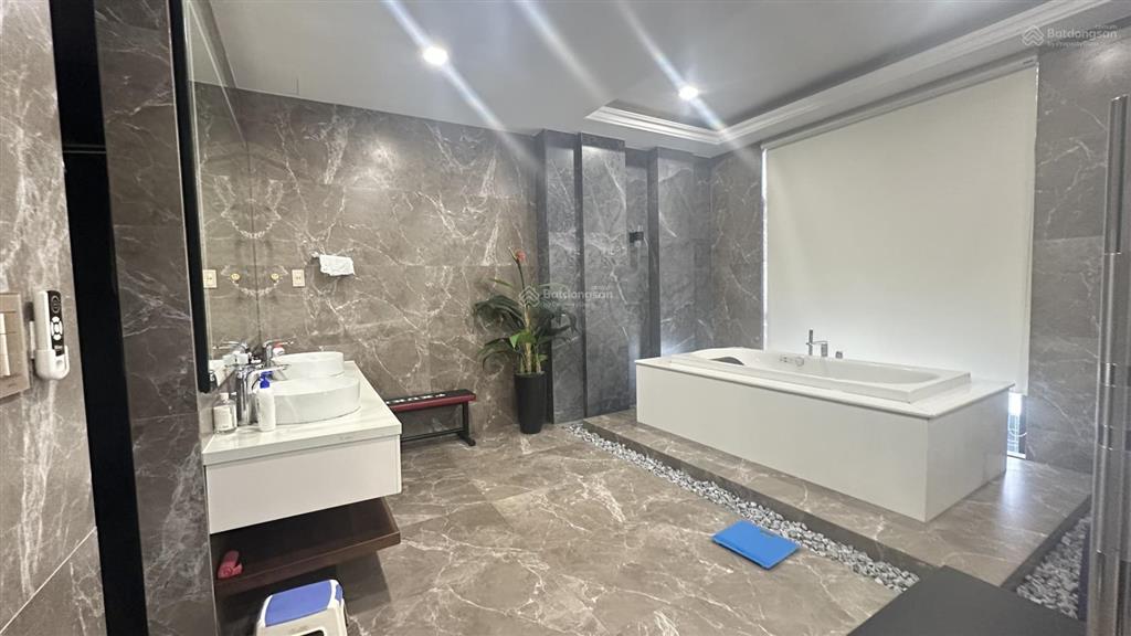 Biệt thự hoàn thiện siêu đẹp  về ở ngay  3pn  hướng đông nam